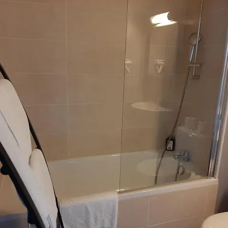Le Royalty Hotel 2*