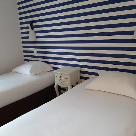 Le Royalty Hotel